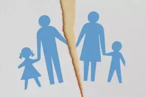 zdjęcie podglądowe tematu artykułu jakim jest alienacja rodzicielska